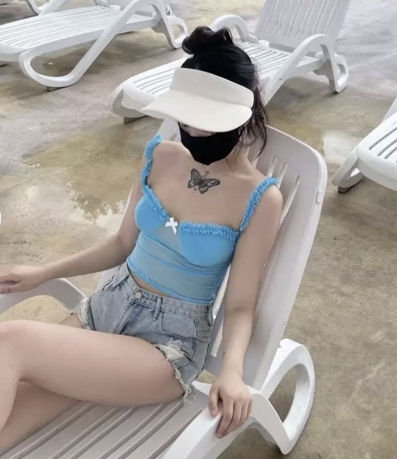 广西极品小嫩妹 马雨晗 性爱自拍泄密 滴蜡后入玩的超花骚劲十足！ 封面
