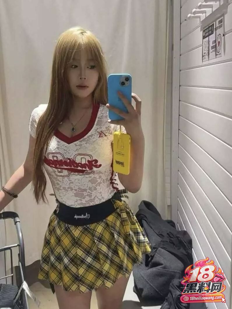 辽宁20岁极品反差巨乳母狗 胡慧 被炮友爆出大量私拍福利 露脸深喉爆爽性交大量内射！ 封面