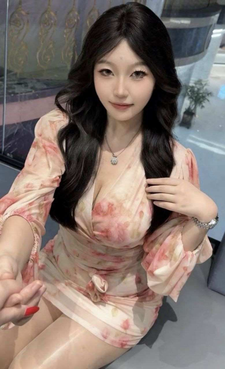 河南许昌八中女教师 刘聪 不雅私拍泄密！表面端庄老师私下被调教成骚母狗！ 封面