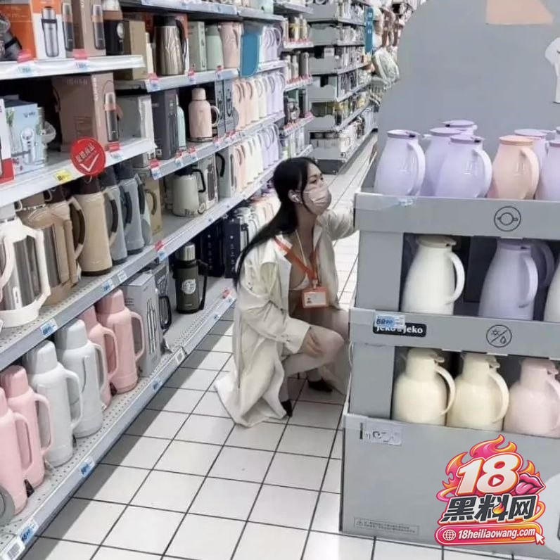 山东极品反差小护士 百变魅心 大胆穿着护士装户外露出自慰 狂秀性感身姿！ 封面