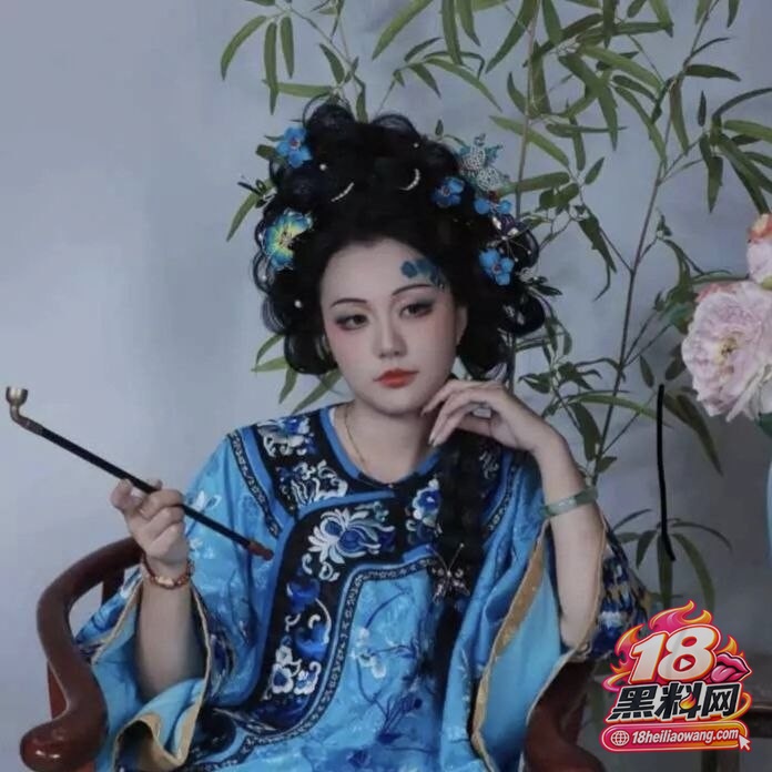 厦门极品古装巨乳美少妇 王静 与男友性爱视频泄密 看似女神实则是淫荡至极的骚母狗！ 封面