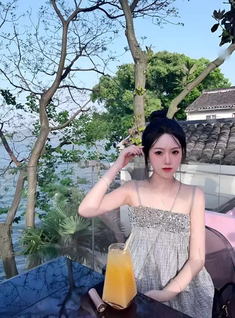 杭州极品小嫩妹 李瑶瑶 情侣自拍性爱视频泄露！把女友从乖乖女操成骚贱母狗！ 封面