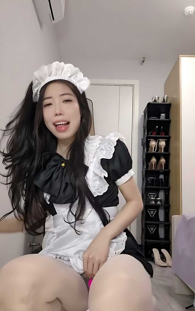 半糖高颜值御姐 丝丝不是思思 cos性感女仆 居家自慰高潮 反差感拉满 封面