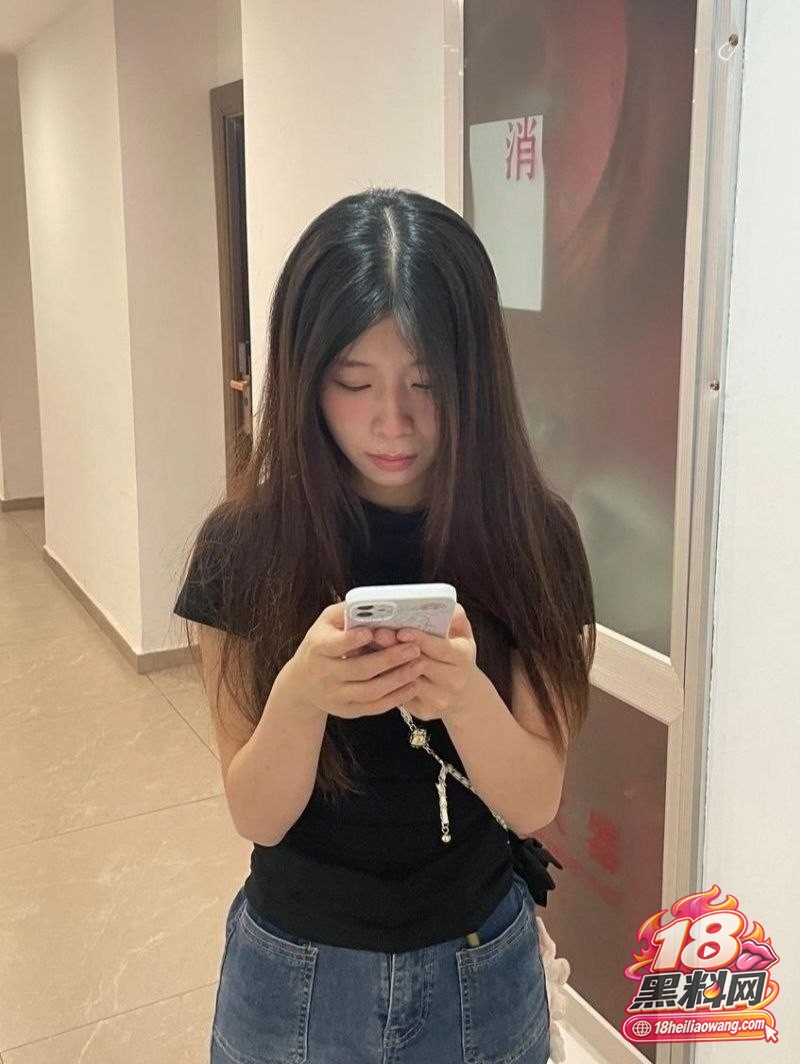 上海极品高颜值反差大一学妹 戴佳欣 不雅视频泄密 与前男友酒店开房露脸口交做爱骚浪十足！ 封面