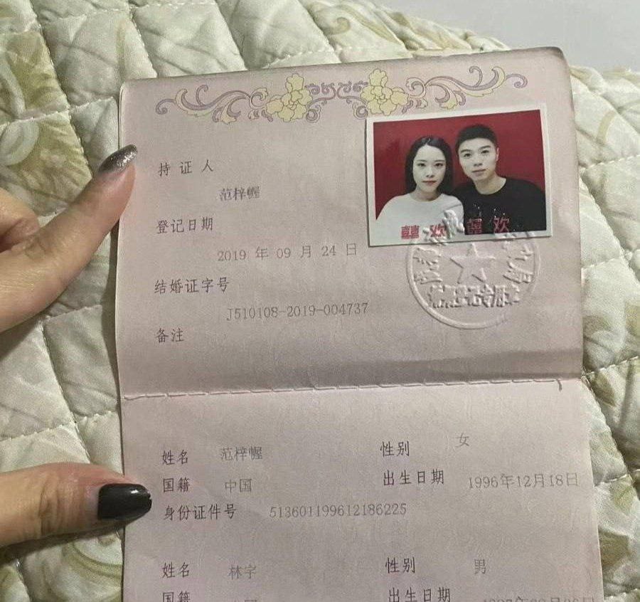 炸翻全网！孩子同学妈妈×同班家长，私密聊天+不雅内容全曝光 封面