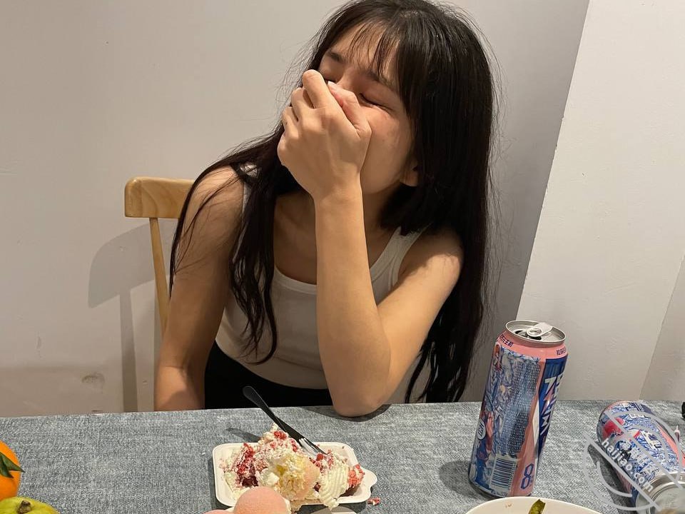 房东过生日，三瓶强爽下肚，再她的婚床上内射三次，全程实拍真实露脸 封面