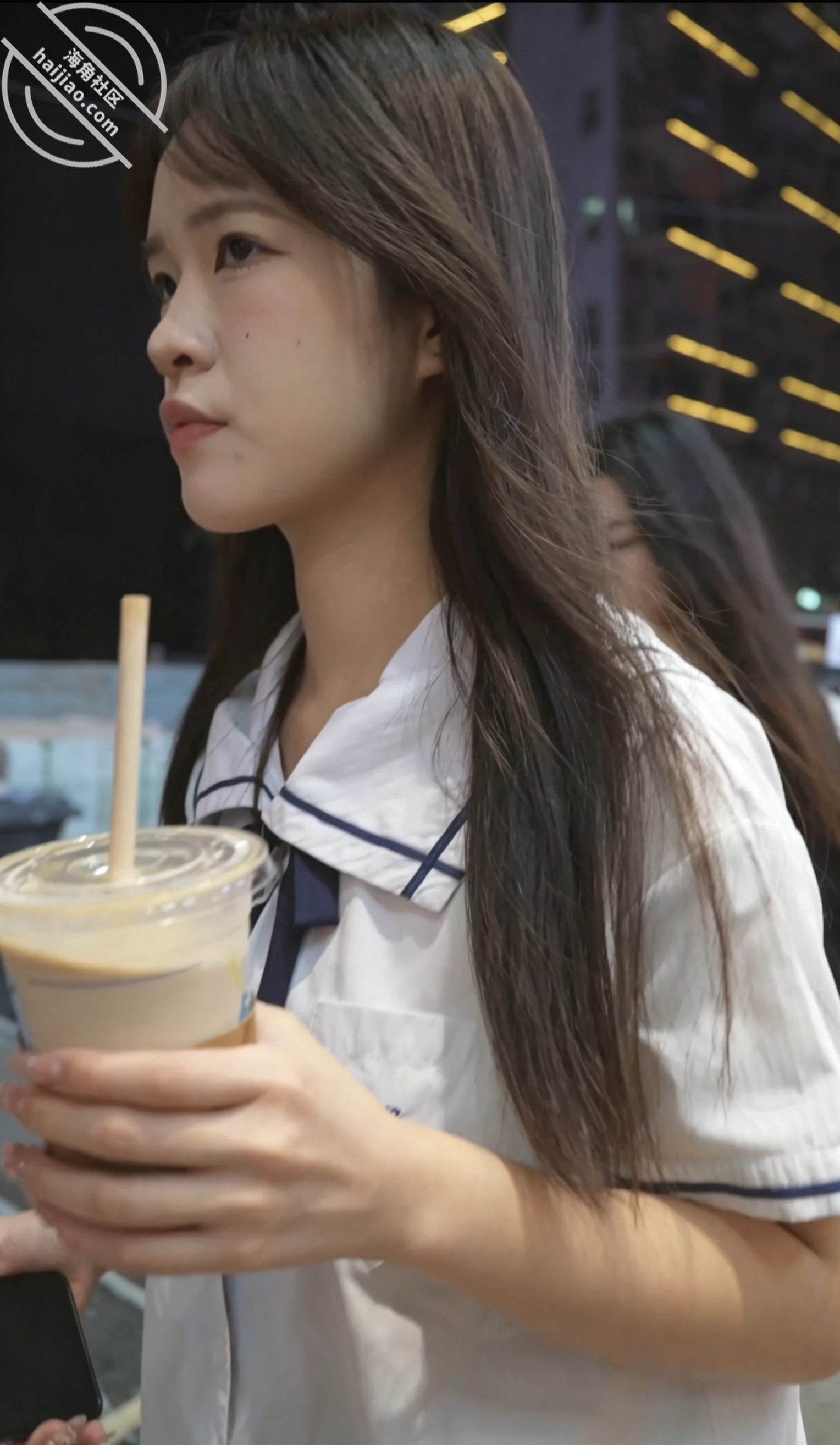 街头偷拍小妹裙底风光 封面