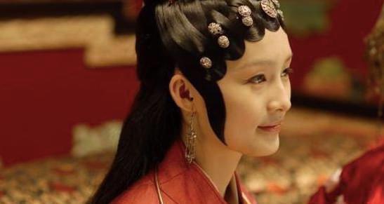 杨洋李沁吃瓜,吃瓜群众热议恋情真相