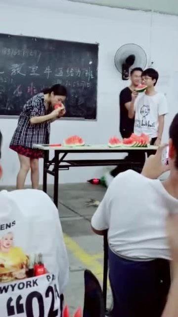 河南女老师吃瓜,网络舆论下的教育反思