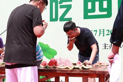 滕州吃瓜现场照片,全民围观，热闹非凡