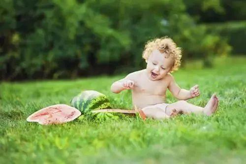 梦见给婴儿吃瓜,揭秘婴儿吃瓜的神秘寓意