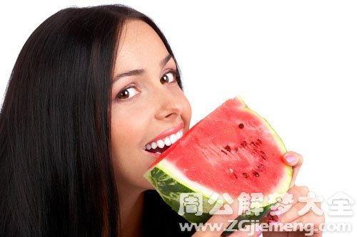 梦见吃瓜女孩,揭秘“吃瓜女孩”的神秘寓意