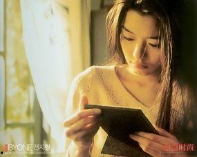 韩国女神宋慧乔吃瓜,揭秘女神的娱乐生活瞬间